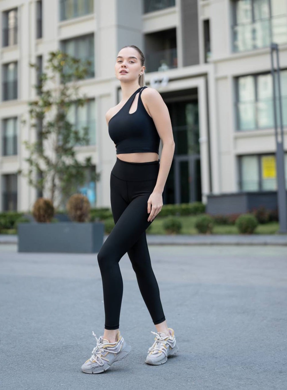 HERA - SOLO FIT CROP TOP BRA - BLACK - VECTOR SPORTSWEAR