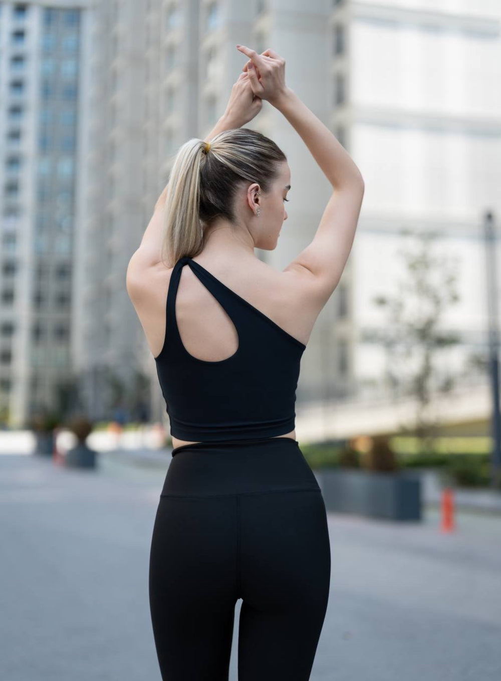 HERA - SOLO FIT CROP TOP BRA - BLACK - VECTOR SPORTSWEAR