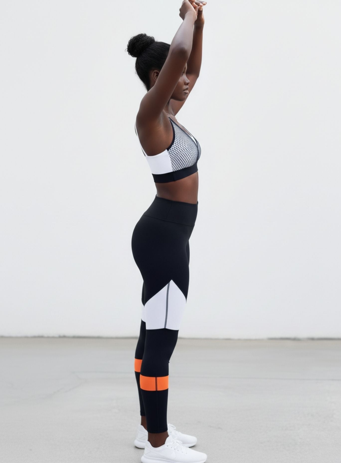 Performance Mesh Sports Bra - Black & White