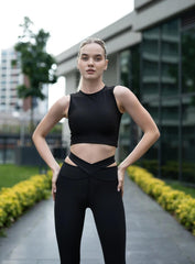 FREYA - SLEEVELESS CROP TOP - BLACK