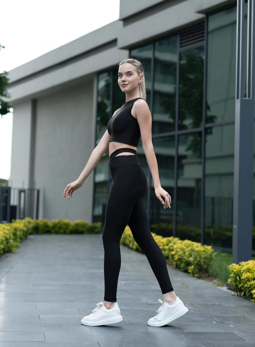 HESTIA - FORM - FITTING X LEGGING - BLACK - VECTOR SPORTSWEAR