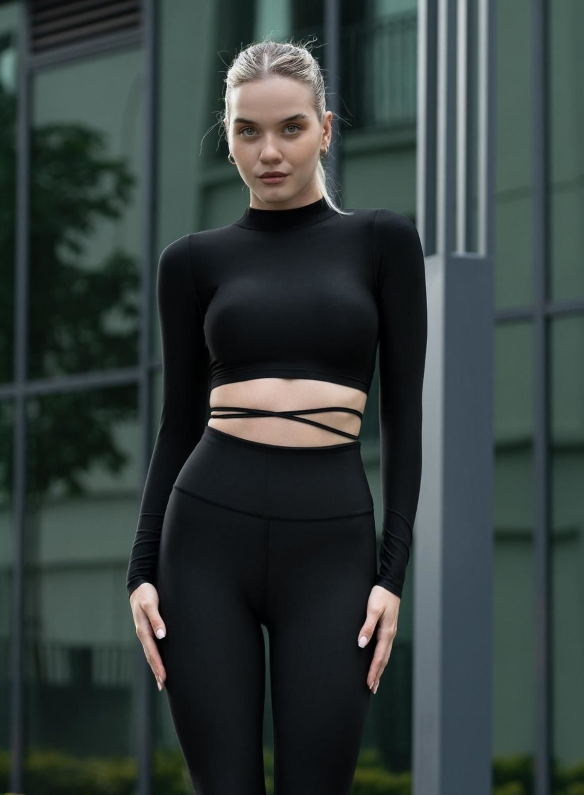 SKADI - LUMINOUS ALLURE LONG SLEEVES - BLACK