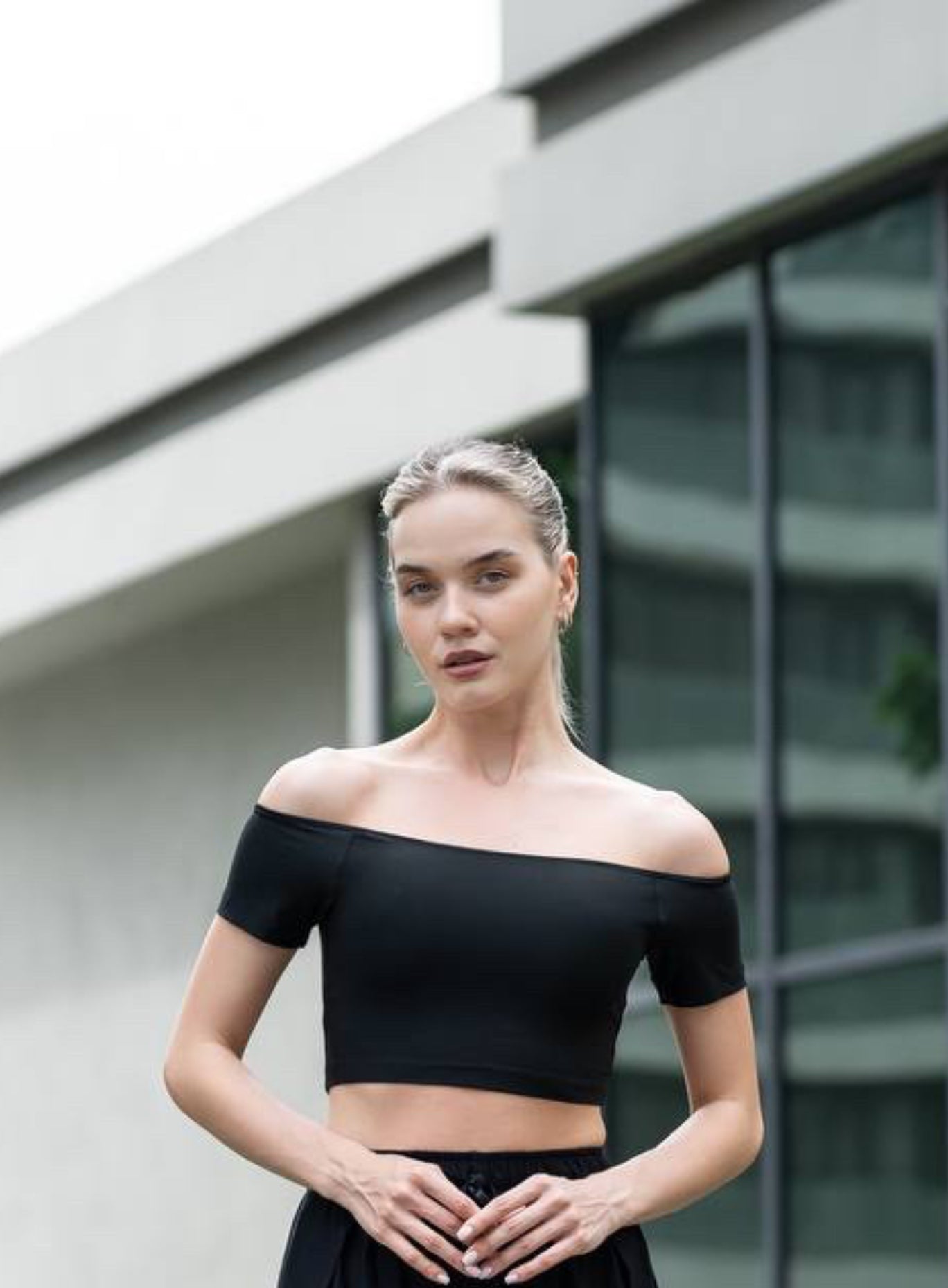 SKADI - OFF SHOULDER SHORT SLEEVE CROP TOP - BLACK