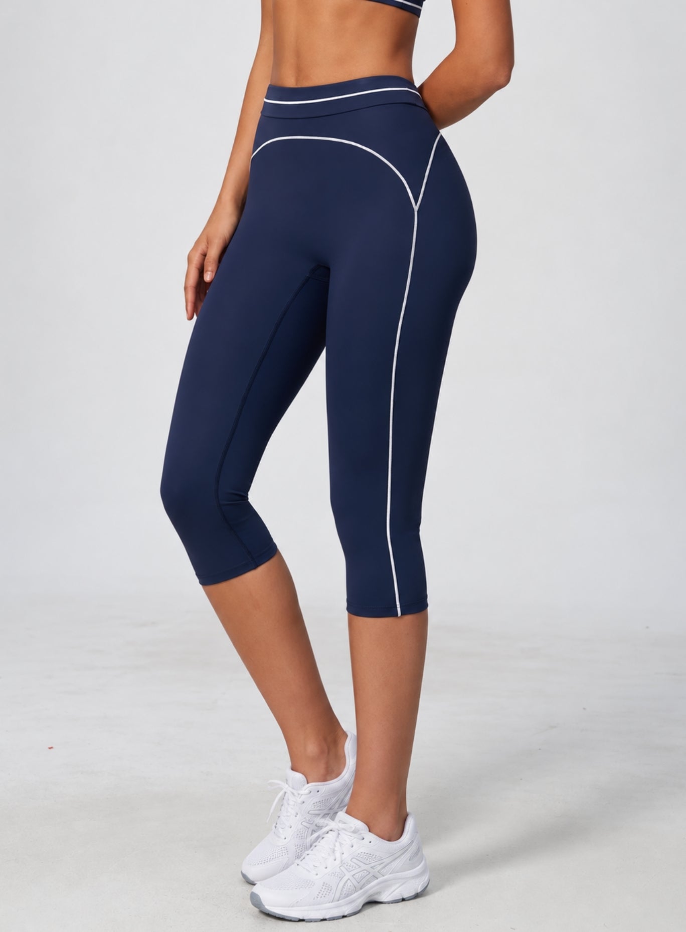 VELA™ Contour Capri Leggings - Navy Blue