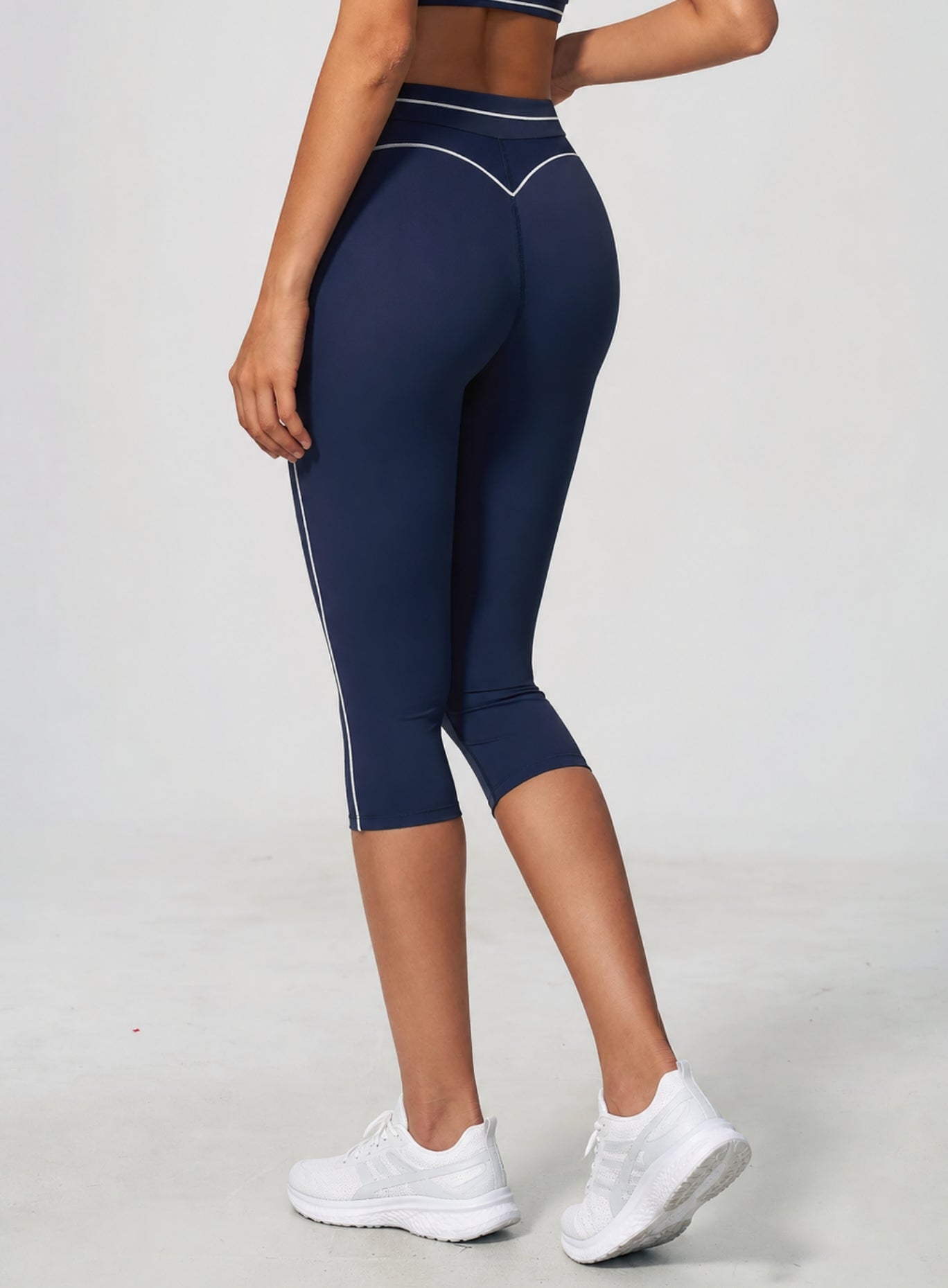 VELA™ Contour Capri Leggings - Navy Blue