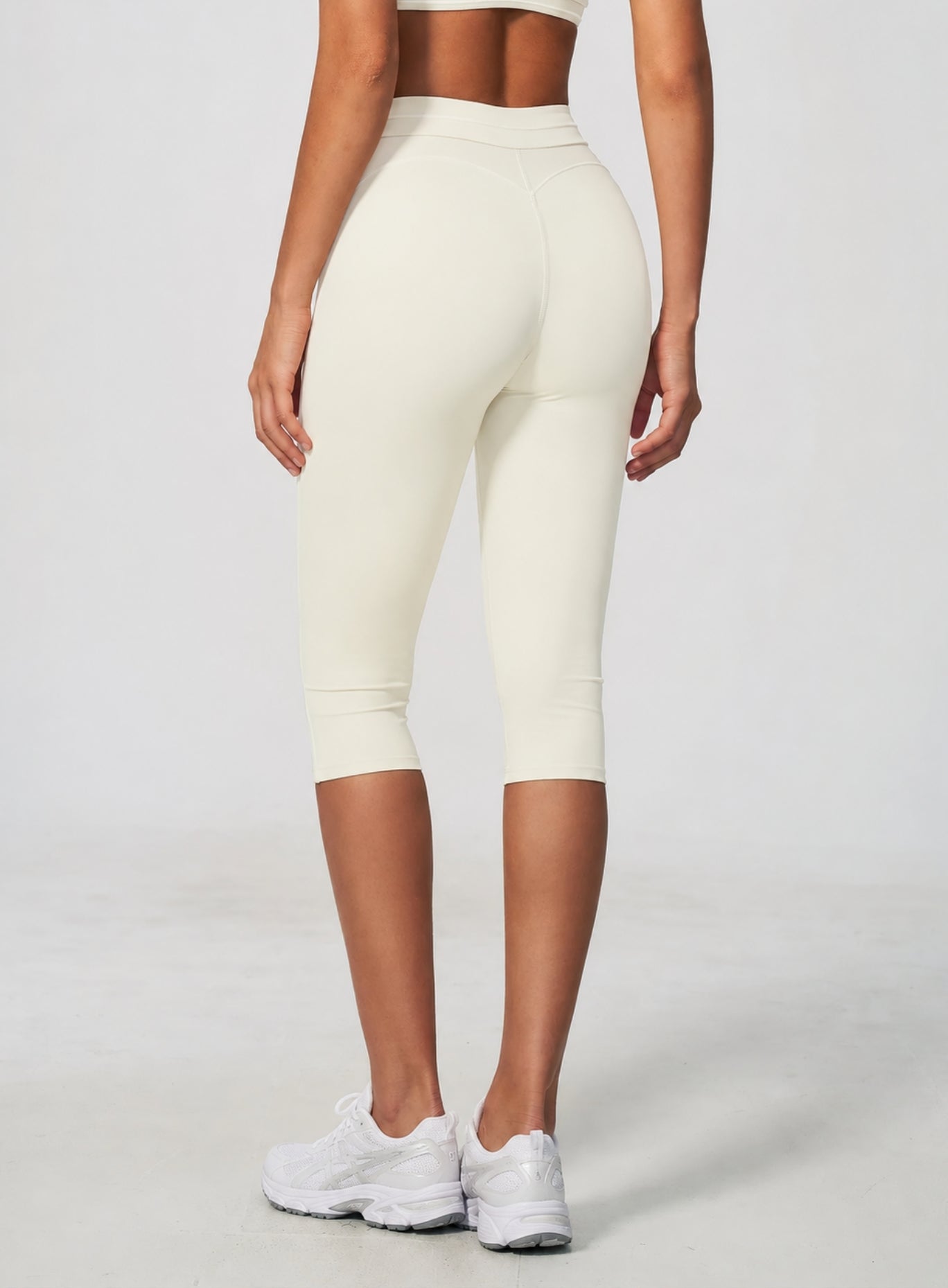VELA™ Contour Capri Leggings - Warm Ivory