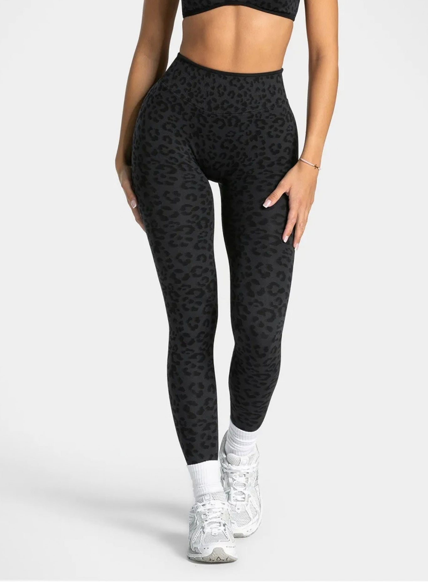 HydraFit Leopard Scrunch Leggings - Black Secondary image
